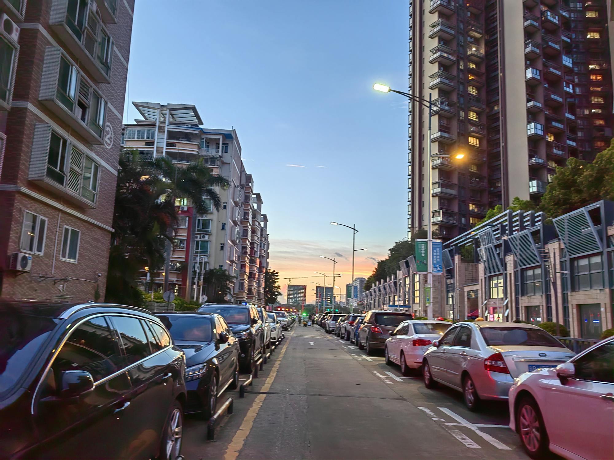 Aqua, Hak Asasi Manusia, dan Tanggung Jawab Korporasi: Mengurai Polemik di Balik Air Minum Populer