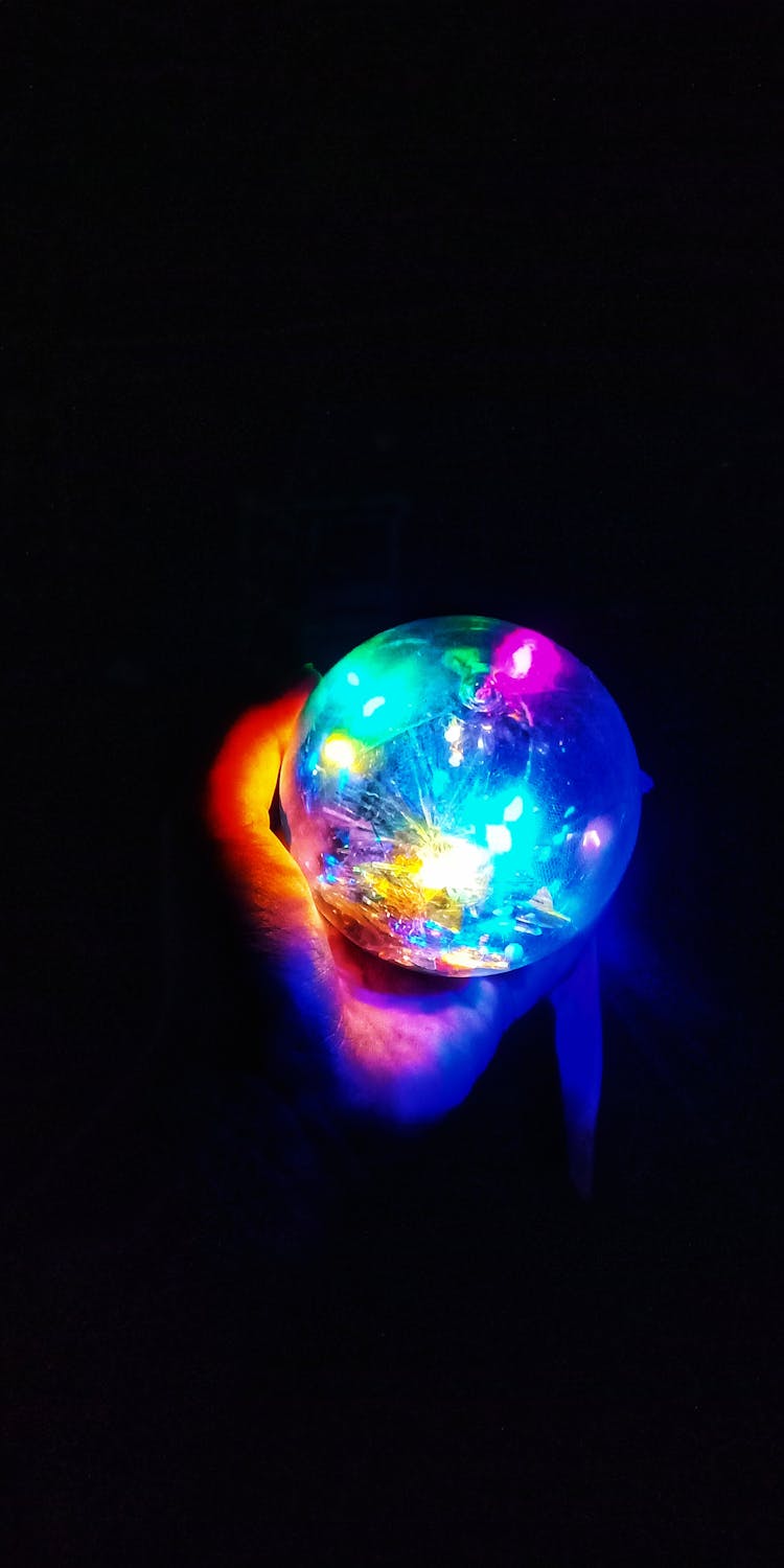 Jakarta Bersemi! Jakpro Tanam Ribuan Pohon, Solusi Udara Bersih dan Kota Berkelanjutan?