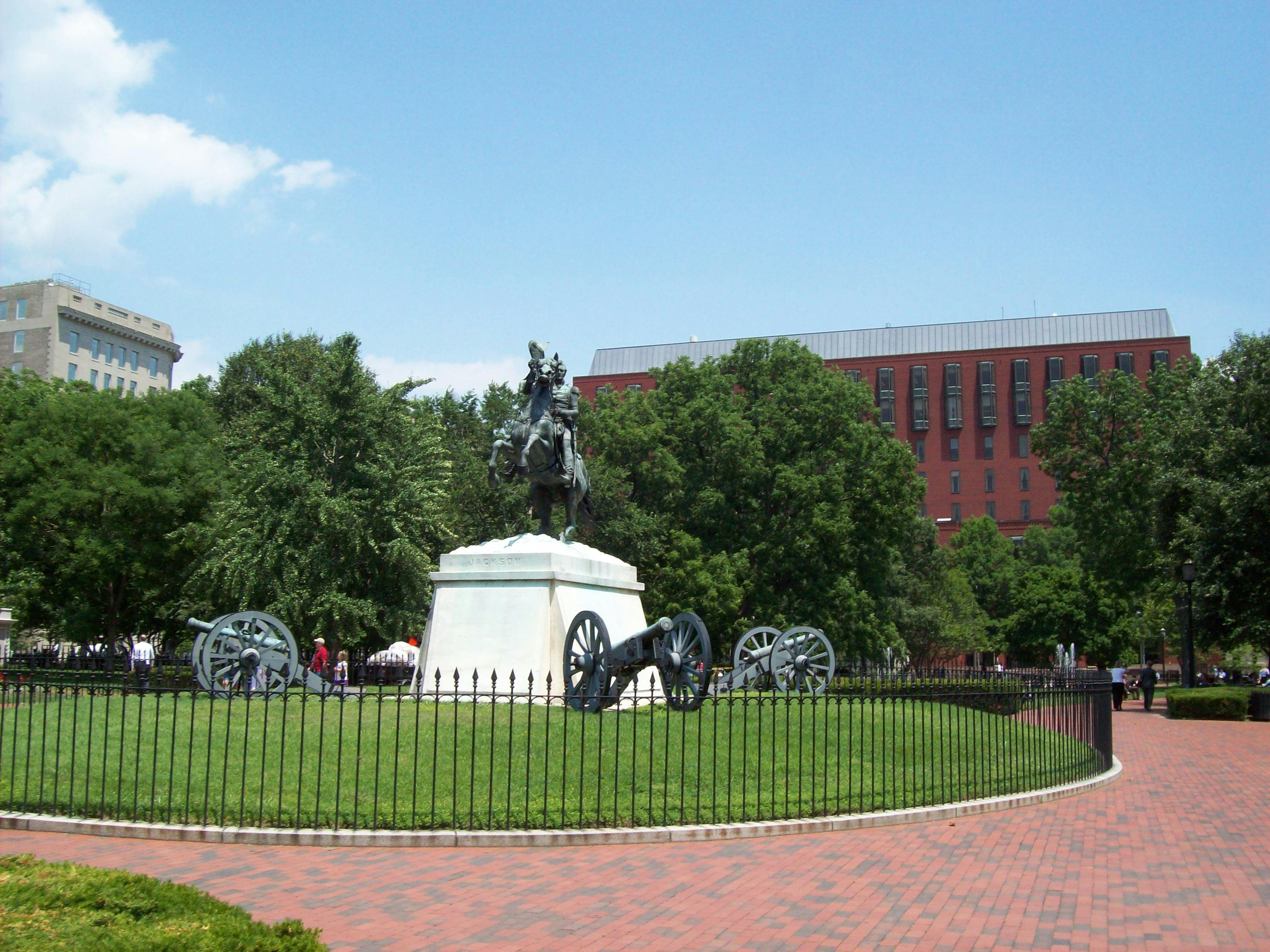 Cisco: Raksasa Teknologi yang Stabil di Era AI, Lebih dari Sekadar Router?