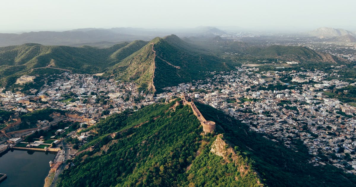 Ekspedisi Kemanusiaan PIS: Menembus Badai, Jaga Ketahanan Energi & Salurkan Bantuan!