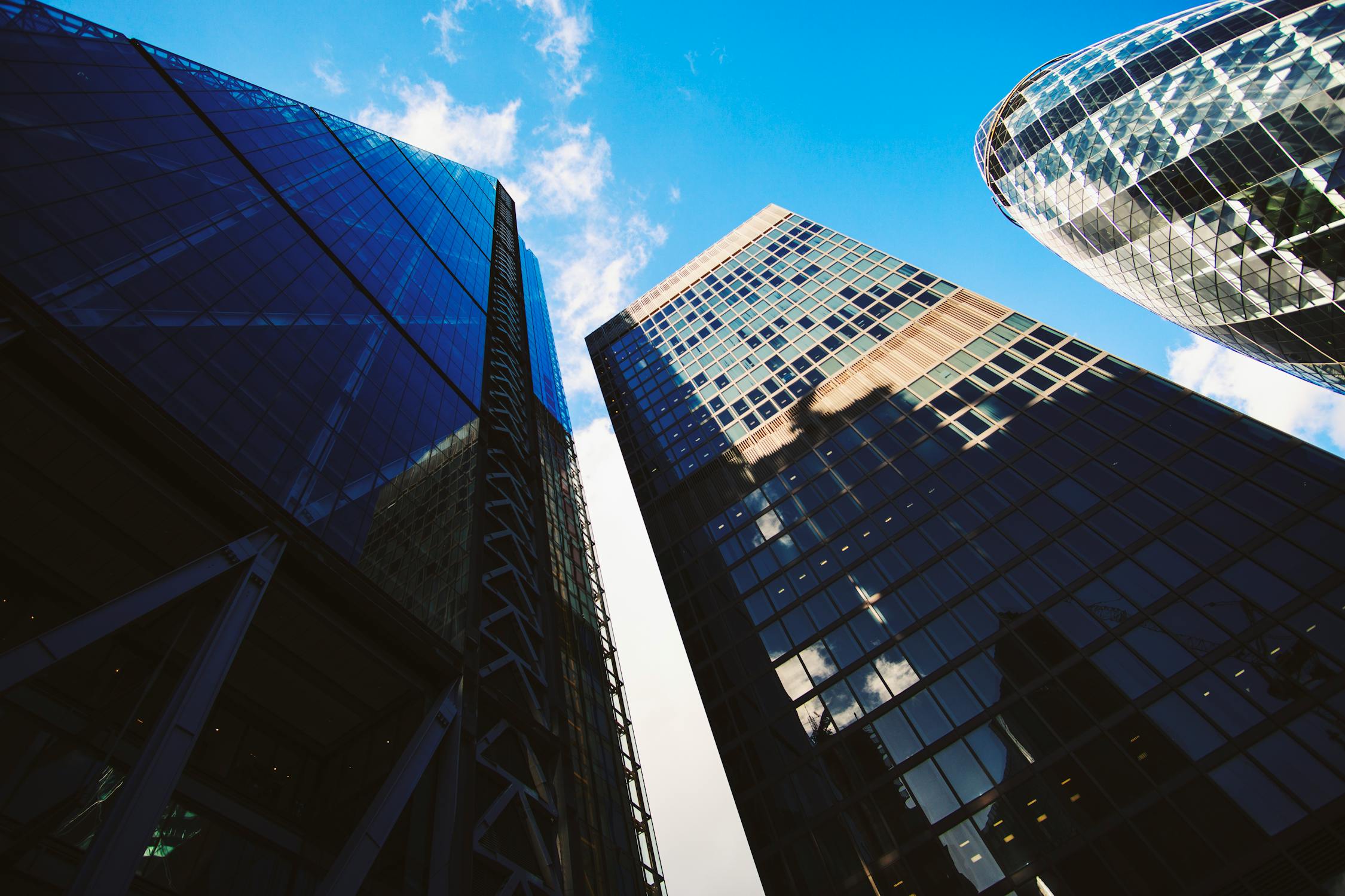 Layar Lebar Kembali Bersinar? Mengapa Analis Bersemangat pada Saham Cinemark (CNK)