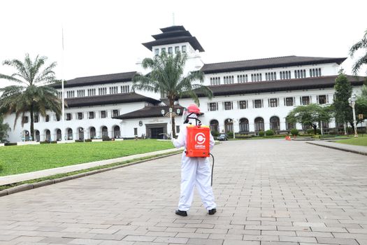 SDK Robot Disinfeksi UV-C Dirilis: Revolusi Kesehatan Publik atau Tantangan Baru?