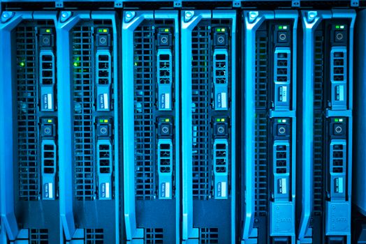 Lonjakan Permintaan AI Server: Siapa Pemenang dan Bagaimana Dampaknya pada Anda?