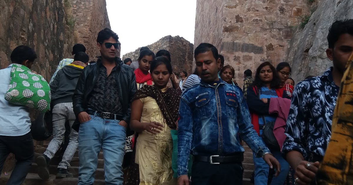 Suara Keadilan dari Luwu Utara: Mengungkap Rapuhnya Sistem Ketenagakerjaan Guru Honorer di Indonesia