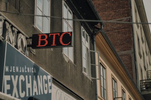 Regulasi Kripto Rusia: Peluang Legitimasi atau Ancaman Kontrol Berlebihan?