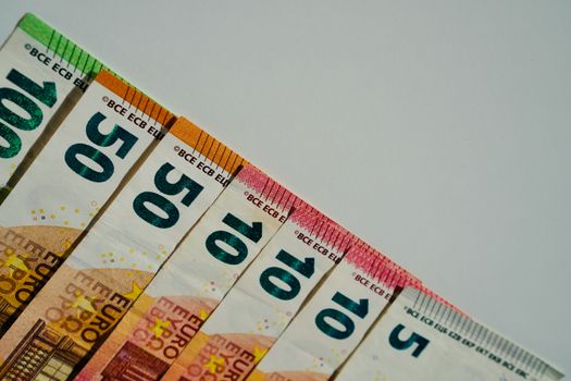 Dampak Kenaikan Inflasi Zona Euro: Akankah ECB Menunda Potongan Suku Bunga?