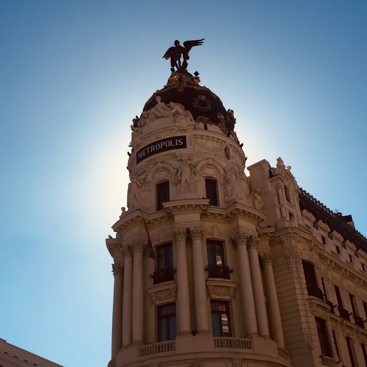 Wali Kota Sibolga Hilang di Tengah Bencana? Kisah Perjuangan Hidup Tak Terduga dan Kepemimpinan di Garis Depan