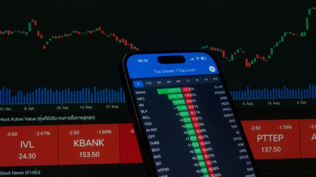 Apakah Investasi Saham Tokenisasi Anda Aman? Peringatan Carlos Domingo tentang Risiko Ilegal