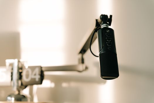 Google Podcasts Tutup: Apa Dampaknya bagi Pendengar dan Masa Depan Konten Audio?