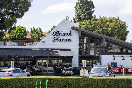Harga Groceries California Melonjak: Analisis Dampak Aturan Baru dan Beban Konsumen