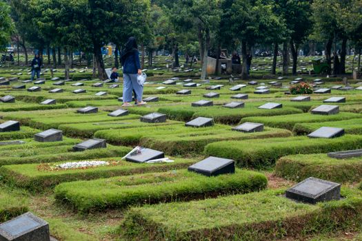 Lebih dari Tabu: Menguak Dampak Perencanaan Kematian bagi Keseimbangan Hidup dan Ketenangan Keluarga