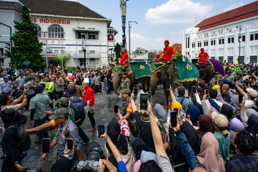 Dampak Nyata Pengorbanan Michael Sheen: Menggugah Filantropi dan Tanggung Jawab Sosial