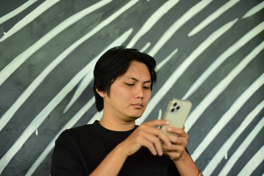 Risiko 'FOMO' Finansial: Ketika Aplikasi Game Kripto Mendominasi Peringkat Keuangan
