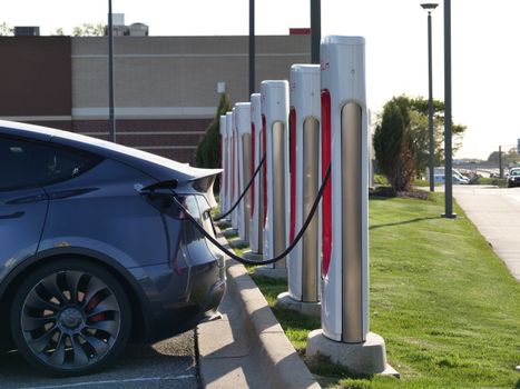 Lucid Tunda EV Terjangkau: Dampak dan Masa Depan Mobil Listrik Massal
