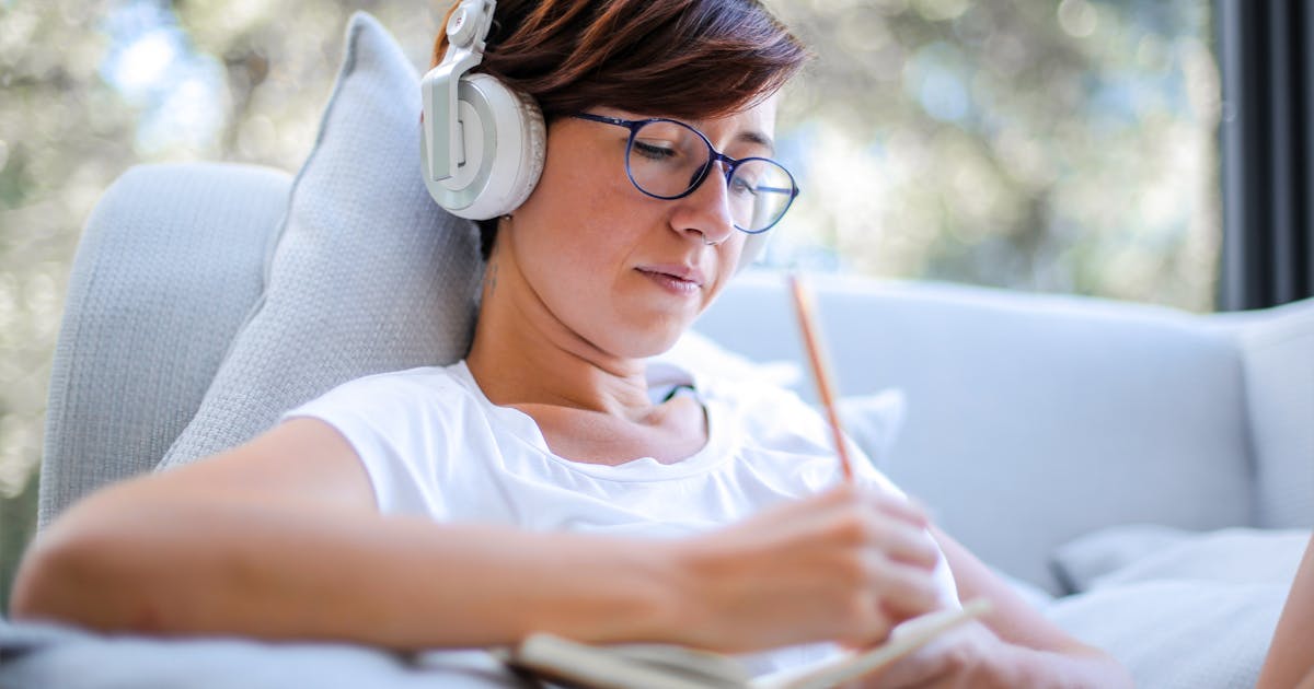 Revolusi Magang Nasional: Menteri Dorong Lulusan SMK Jadi Bintang Industri Masa Depan!