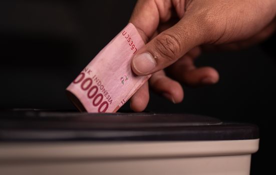 IRA atau Roth IRA: Memilih Masa Pensiun Anda, Apa Konsekuensinya?