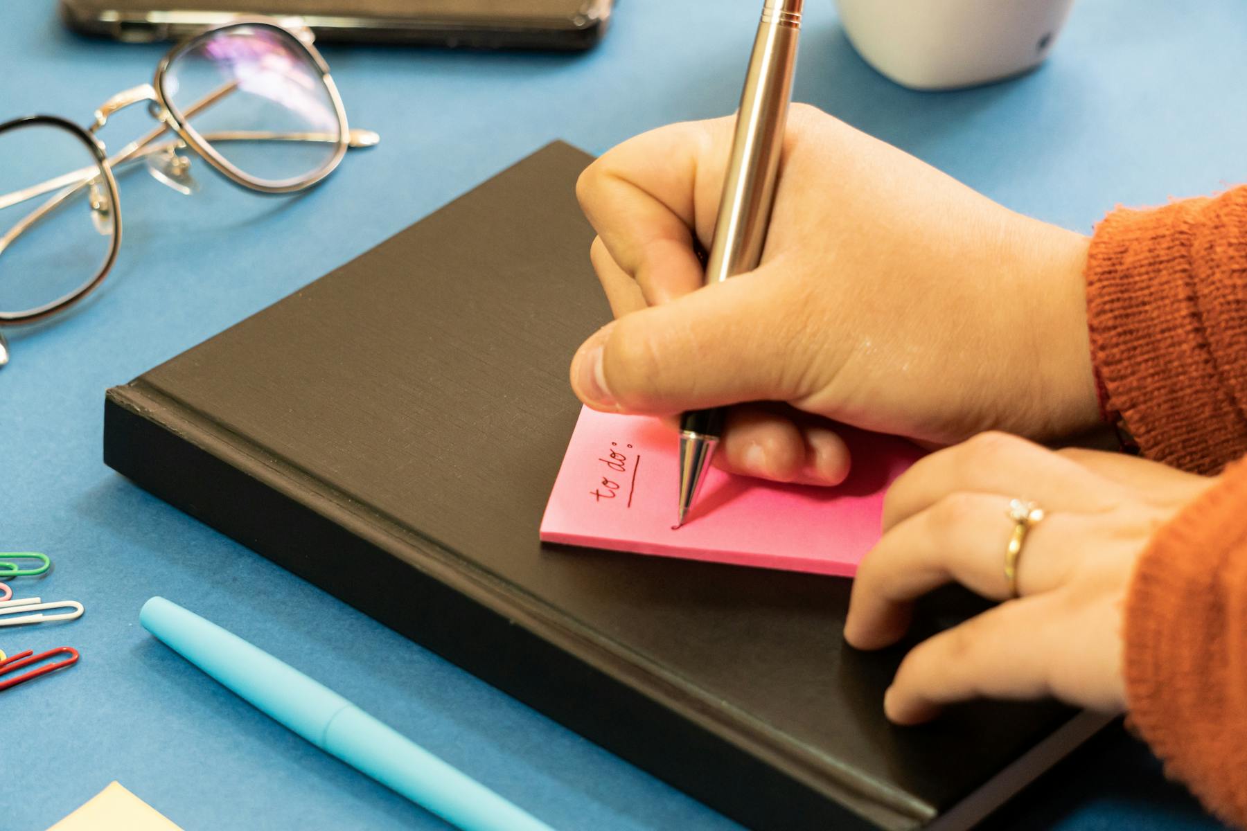 Gebrak Kebijakan Baru: Prabowo Janjikan Ribuan Motor untuk Penyuluh KB, Mengapa Ini Krusial untuk Indonesia?