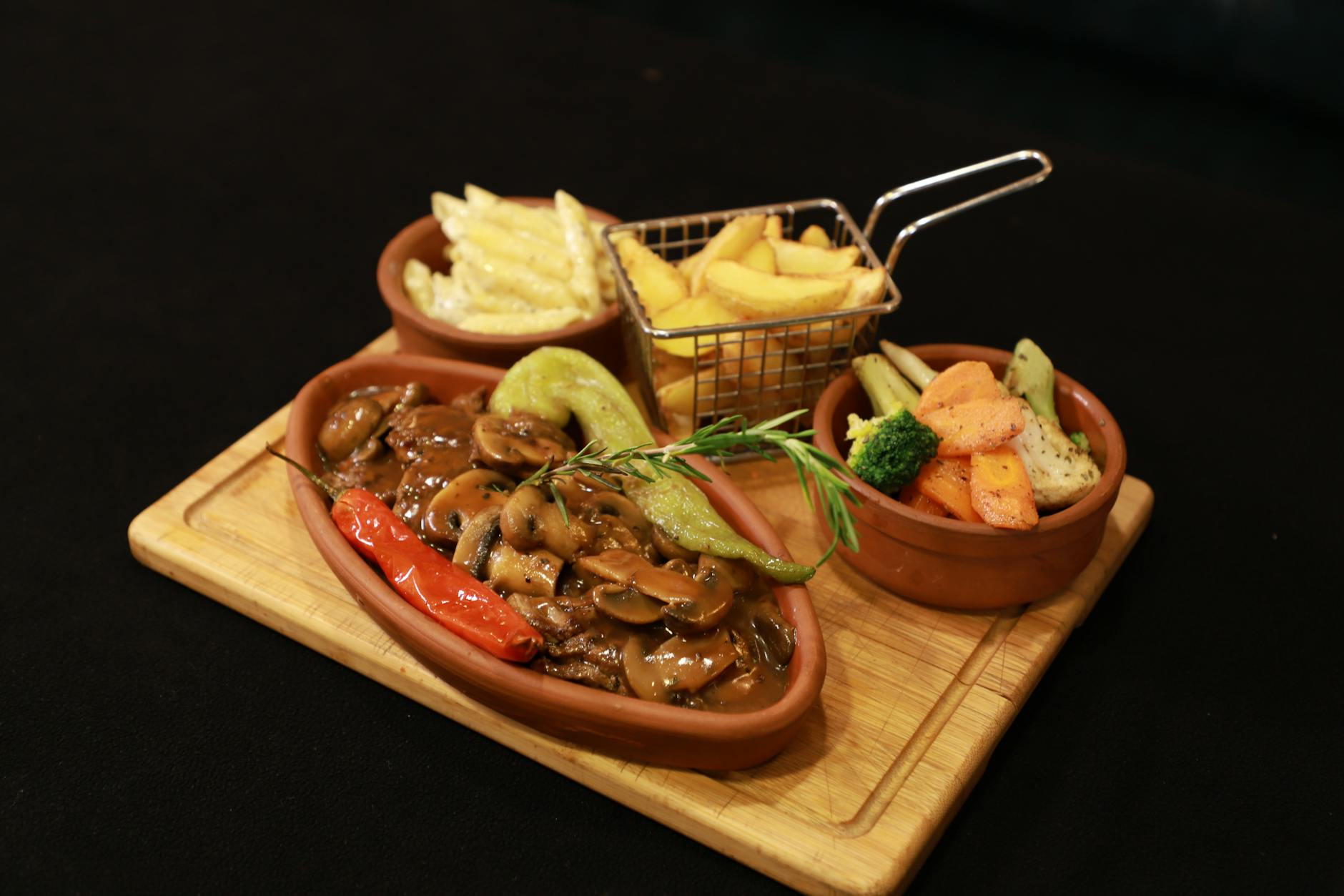 Harapan Baru di Lebak: Wamensos Kunjungi Sekolah Rakyat, Kobarkan Semangat Pendidikan di Pelosok Negeri