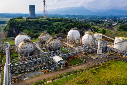 Diplomasi Ukraina Memanas: Apa Dampaknya pada Harga Energi dan Stabilitas Global?