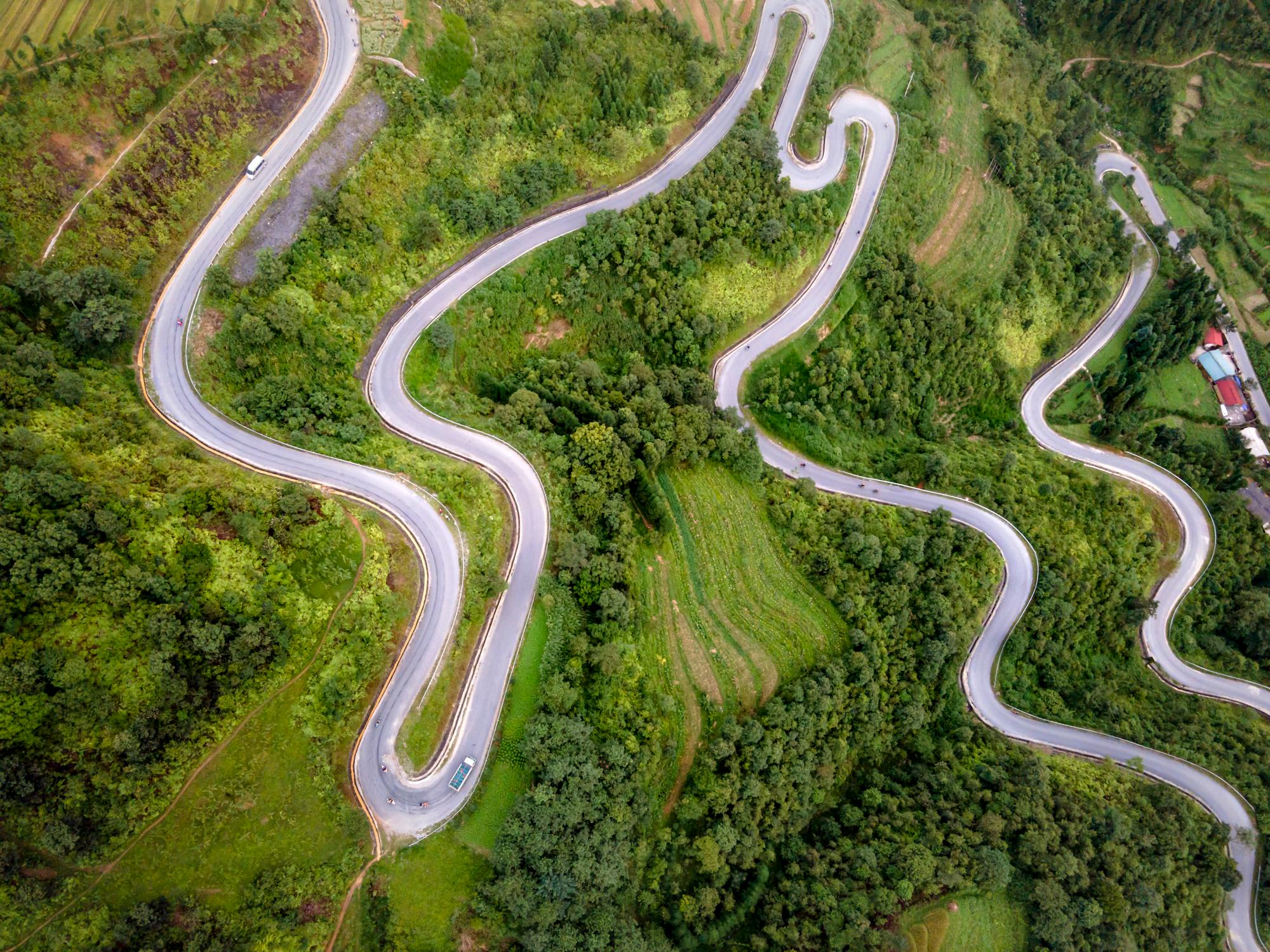 Revolusi EV Tersandung? Ford, GM, Stellantis Putar Haluan ke Mesin Bensin!