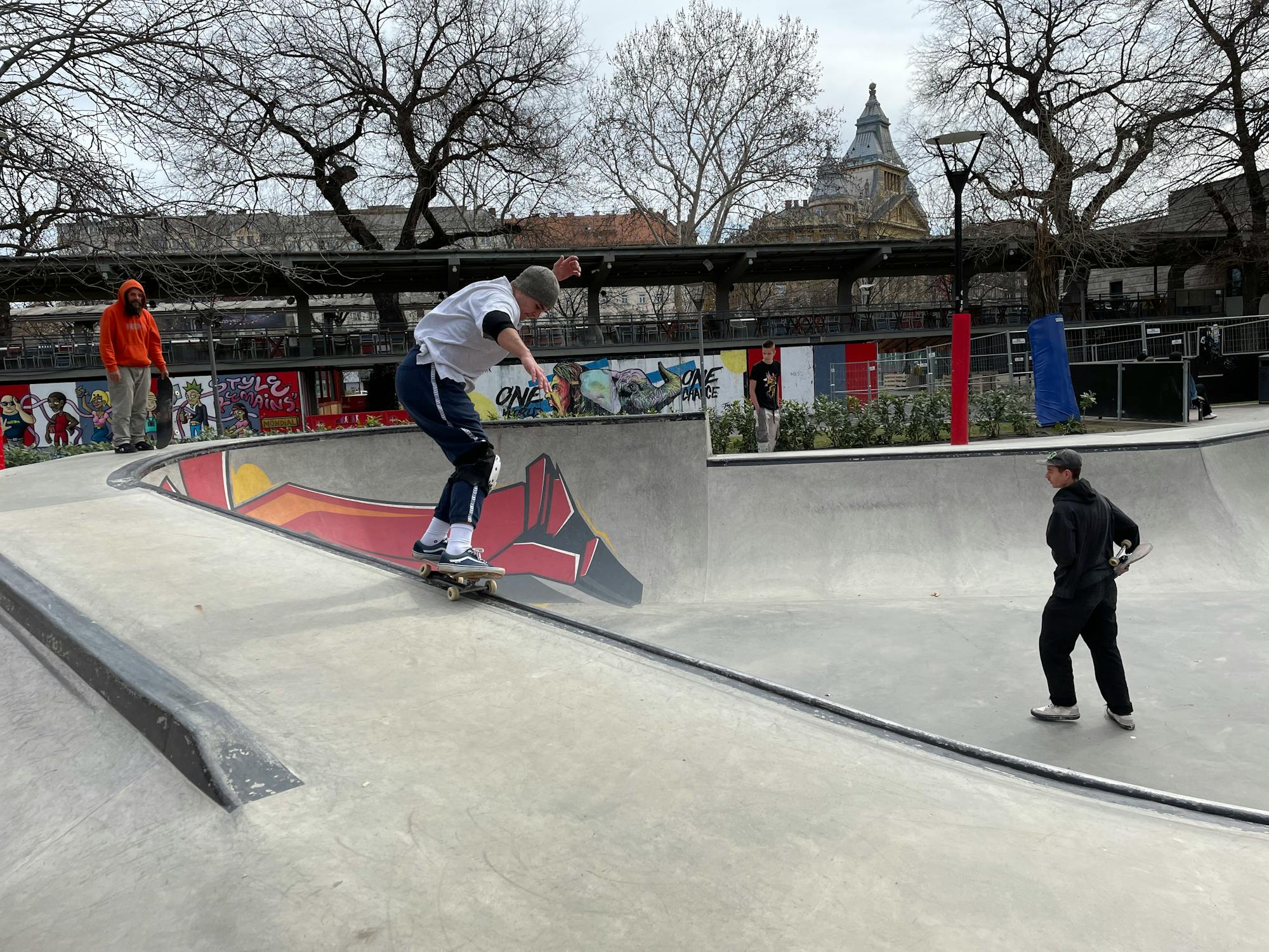 Jeritan Pedagang Pasar Barito: Penggusuran 'Tidak Humanis' Menurut PSI, Ada Apa di Balik Kebijakan Ini?