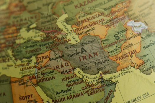 Iran Manfaatkan Pelabuhan Pakistan: Analisis Dampak pada Ekonomi Regional dan Geopolitik