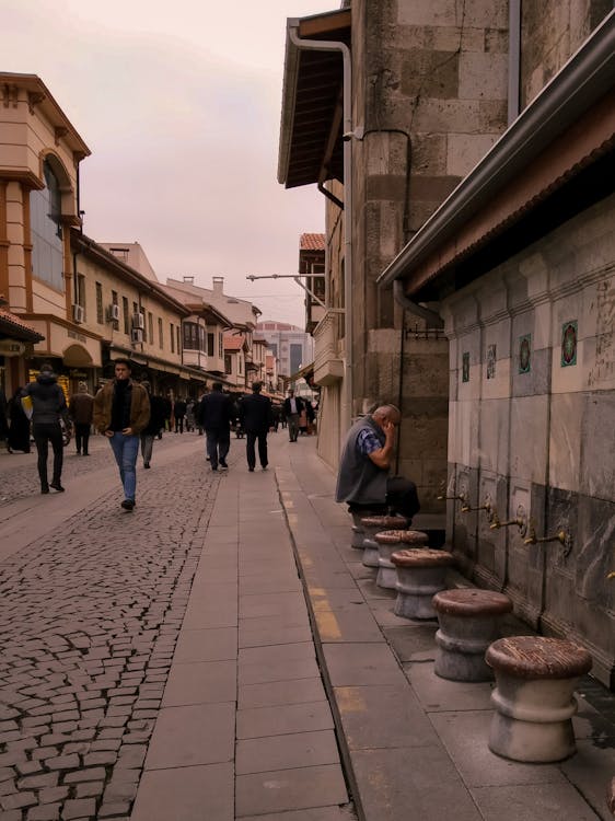 AirPods 4 Siap Guncang Black Friday 2025: Bocoran Tanggal Rilis, Harga, dan Desain Baru!