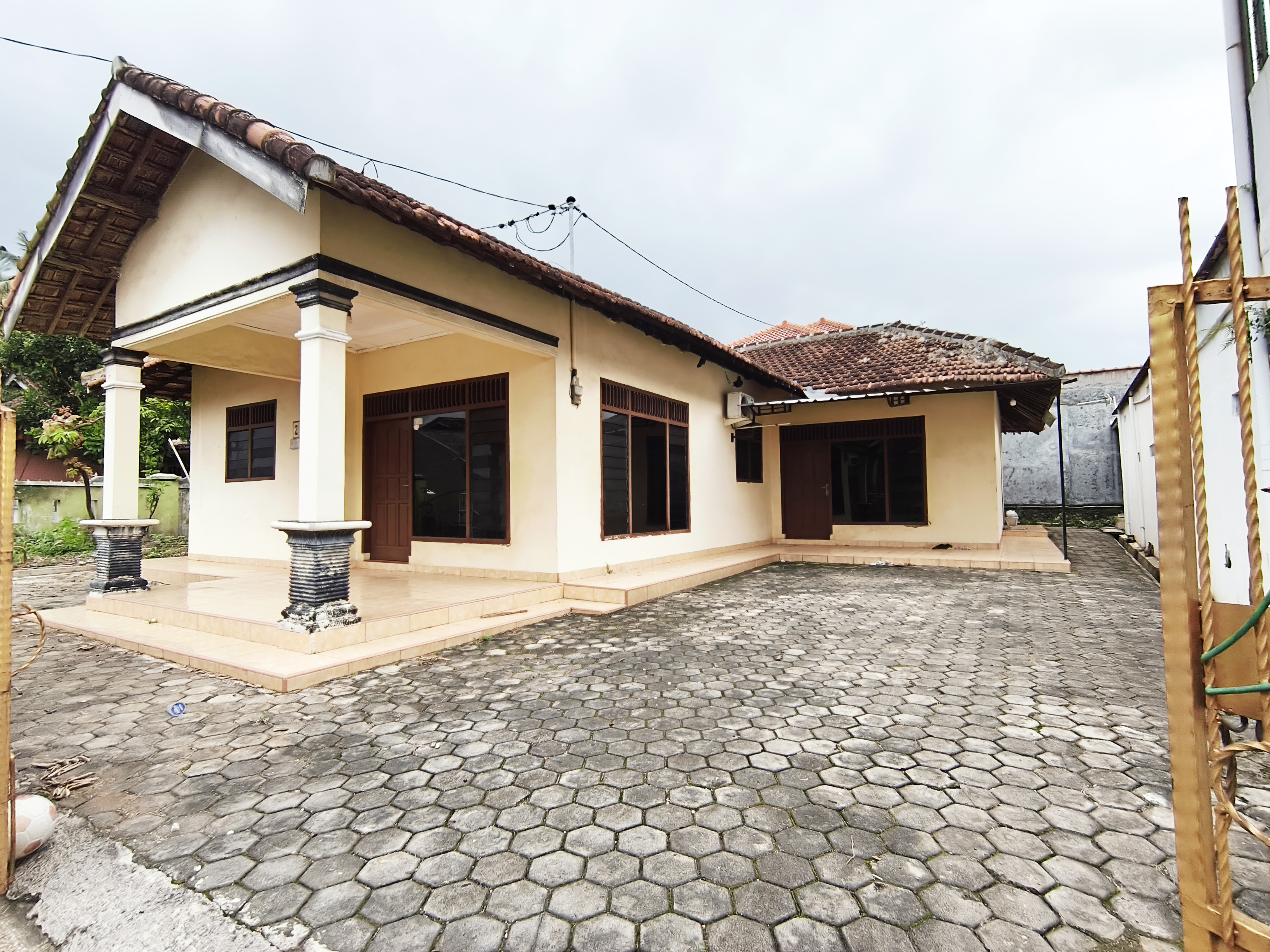 RUMAH STRATEGIS DI LABUHAN RATU – BANDAR LAMPUNG